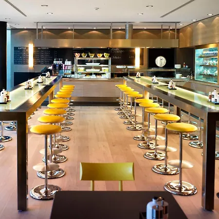 Hyatt Regency 호텔