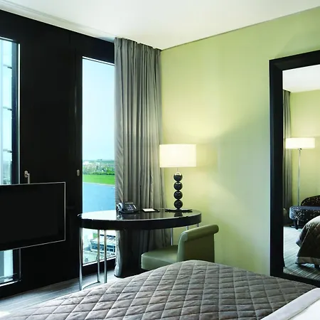 Hyatt Regency 5*