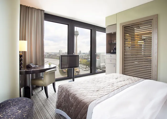 Hyatt Regency 5*