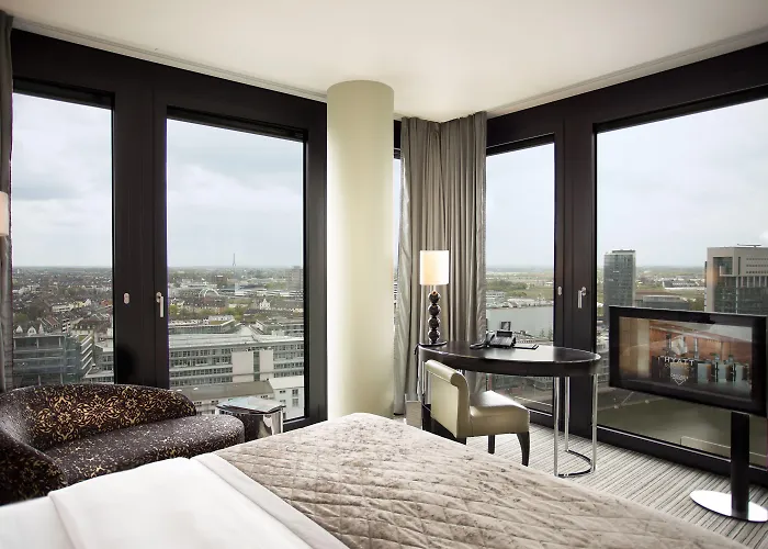Hyatt Regency 5*
