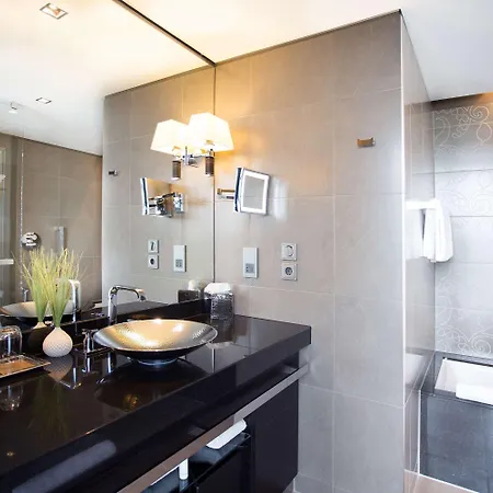 Hyatt Regency Hotel 5*