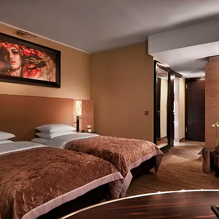 Hyatt Regency Hotel 5*